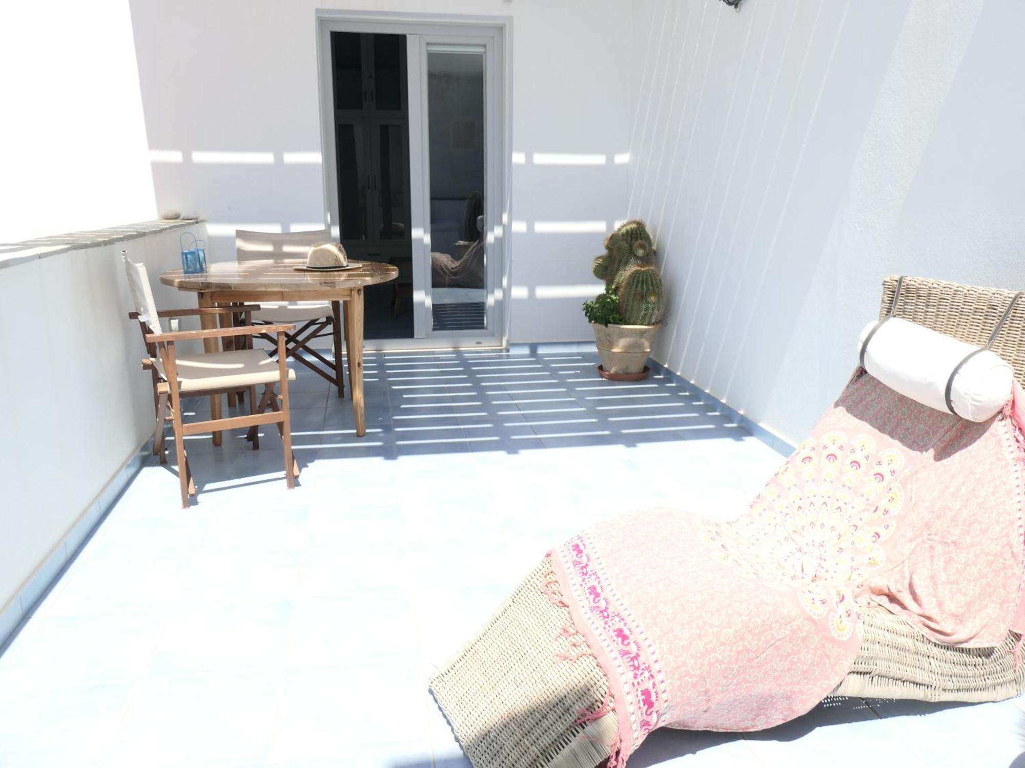 Inaxos Studios, Viewing Apollo Temple. Naxos City Exterior foto
